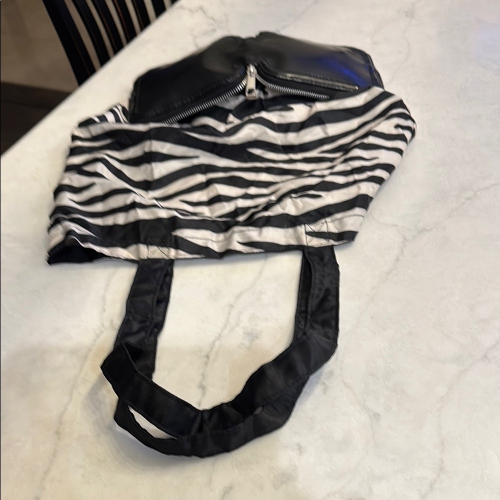 $6/30 Zebra Print Tote Bag - Picture 4 of 5